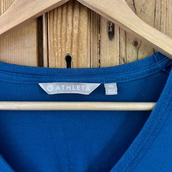 Athleta XS Blue V-Neck Long Sleeve T-Shirt Pullover - Picture 3 of 7